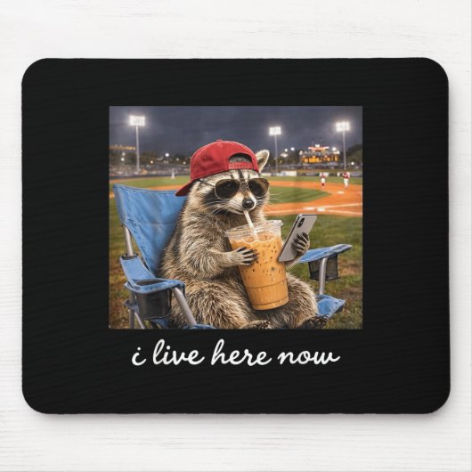 Lustiger Waschbär Baseballfeld Spielfeld lebt hier Mousepad (Vorne)