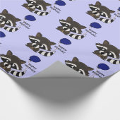 Lustiger Waschbär, der Ballon hält Geschenkpapier (Ecke)