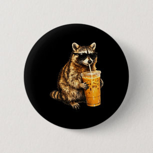 Lustiger Waschbär, der eisgekühlten Kaffee trinkt, Button