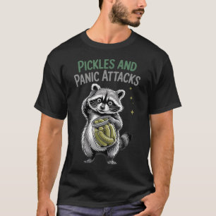 Lustiger Waschbär eingelegter Gurken und Panik bei T-Shirt