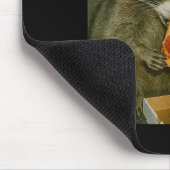 Lustiger Waschbär isst Zza-Tier-Meme Mousepad (Ecke)