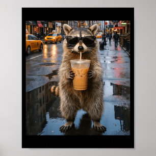 Lustiger Waschbär trinkt eisgekühlten Kaffee Tier Poster