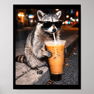 Lustiger Waschbär trinkt eisgekühlten Kaffee Tier  Poster