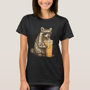 Lustiger Waschbär trinkt eisgekühlten Kaffee Tier T-Shirt