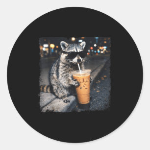 Lustiger Waschbär trinkt Eiskaffee lustiges Tier Runder Aufkleber