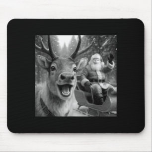 Lustiger Weihnachtsmann im Schlitten mit Rentier W Mousepad