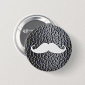 Lustiger weißer Schnurrbart auf schwarzem ledernem Button (Vorne & Hinten)