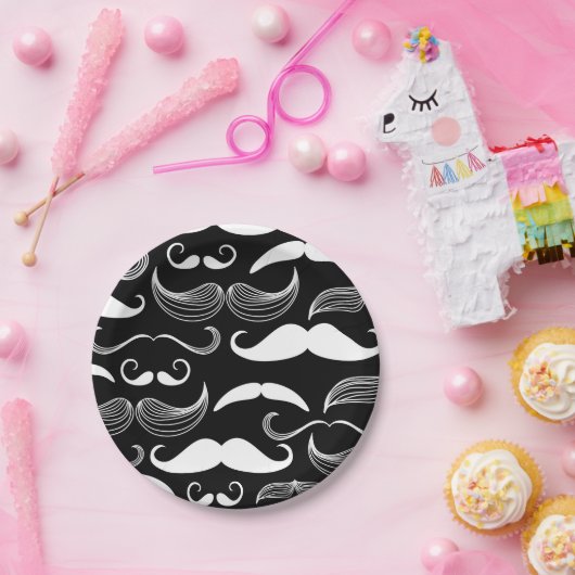 Lustiger weißer Schnurrbart-Entwurf auf schwarzem Pappteller (Party)