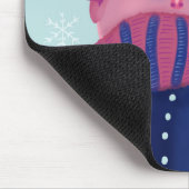 Lustiger Wintercharakter mit Hut und Schal Mousepad (Ecke)