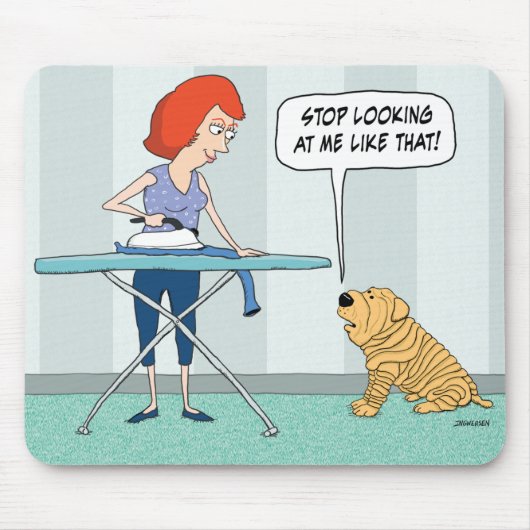 Lustiger Wrinkly Shar-Pei Hund misstrauisch vom Mousepad (Vorne)