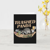 Lustiger zerstörter Panda Waschbär wird betrunkene Karte (Gelbe Blume)
