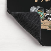 Lustiger zerstörter Panda Waschbär wird betrunkene Mousepad (Ecke)
