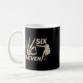 Lustiges 67 Six Seven Meme-Paar passendes Hallowee Kaffeetasse (Links)