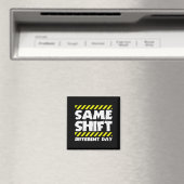 Lustiges Arbeits-Meme - Gleiche Schicht, anderer T Magnet (In Situ (Geschirrspüler))