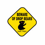 Lustiges australisches Zeichen. Passen Sie von den Freistehende Fotoskulptur<br><div class="desc">Lustiges australisches Zeichen. Passen Sie von den Tropfen-Bären auf. 

Der Tropfen-Bär ist eine australische Legende. Größer und wilder als er ist Koalabärn-Cousin,  lebt er in den Bäumen und wartet,  dass unverdächtige Touristen undernath der Baum gehen. Dann fällt er ... ... </div>