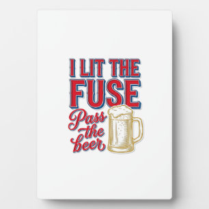 Lustiges Bier-Feuerwerk Vintage-Shirt-Design_1 Fotoplatte
