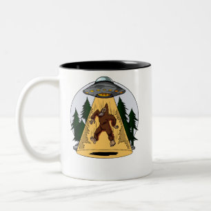 Lustiges Bigfoot-alien-Abduktions-Raum UFO Zweifarbige Tasse