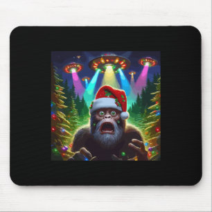 Lustiges Bigfoot-Selfie mit Alien-Ufo-Weihnachtsra Mousepad