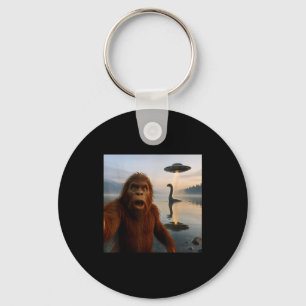 Lustiges Bigfoot-Selfie mit dem Loch-Ness-Monster Schlüsselanhänger