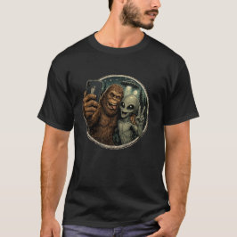 Lustiges Bigfoot- und Alien-Selfie im Retro-UFO-St T-Shirt