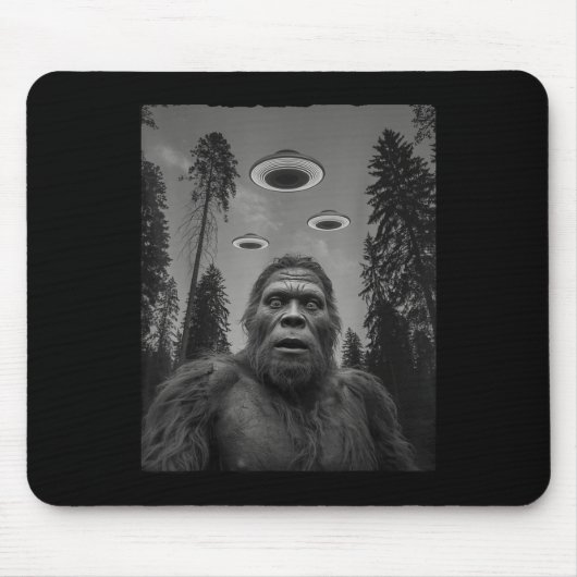 Lustiges Bigfoot- und UFO-Selfie Mousepad (Vorne)