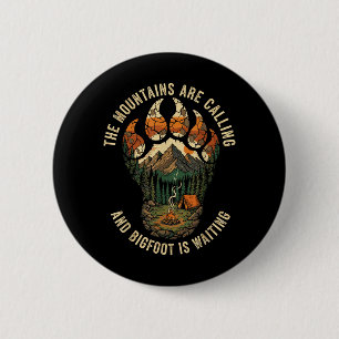 Lustiges Bigfoot-Wanderteam Sasquatch Camng Natur Button