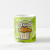 Lustiges Bolzen-Muffin auf grüner Camouflage Kaffeetasse (Mittel)