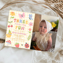 Lustiges buntes Gingham Mädchen 3. Geburtstagsfoto