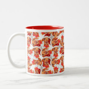 Lustiges Creme-Dachshund-Weihnachtsmuster Zweifarbige Tasse
