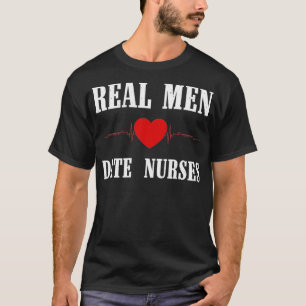 Lustiges echtes Männer-Daten-Krankenschwestern-Ges T-Shirt