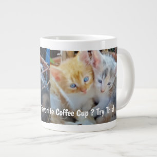 Lustiges Foto von zwei süßen Kätzchen Jumbo-Tasse