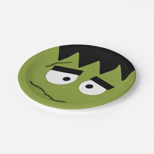 Lustiges Frankenstein stellen für Halloween Pappteller (Schrägansicht)