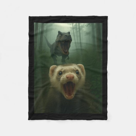 Lustiges Frettchen-Selfie mit T-Rex-Dinosaurier-Ge Fleecedecke (Vorderseite)