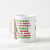 Lustiges frohe Weihnachten Bigfoots Sasquatch Kaffeetasse (Vorderseite Links)