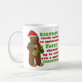 Lustiges frohe Weihnachten Bigfoots Sasquatch Kaffeetasse (Links)