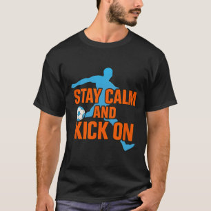 Lustiges Fußball Bleib Ruhig Tritt Grafik T-Shirt