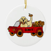 Lustiges gelbes Labrador retriever im Krapfen-LKW Keramikornament (Vorne)