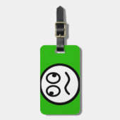 Lustiges Gesicht auf grünem Hintergrund Gepäckanhänger (Vorderseite vertikal)