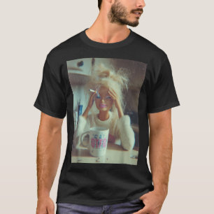Lustiges Gesicht einer ramponierten Puppe Meme Rau T-Shirt