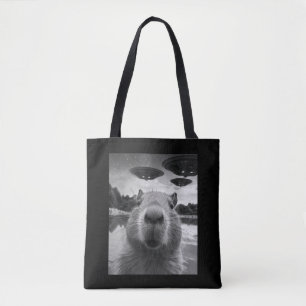 Lustiges Grafik-Capybara-Selfie mit UFOs Weird Tasche