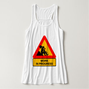 Lustiges Grafik-T-Shirt „Work in Progress“ – Humor Tank Top
