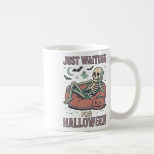 Lustiges gruseliges Skelett Summerween wartet auf Kaffeetasse