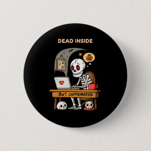 Lustiges Halloween-Kaffeedesign Tot drinnen, aber Button