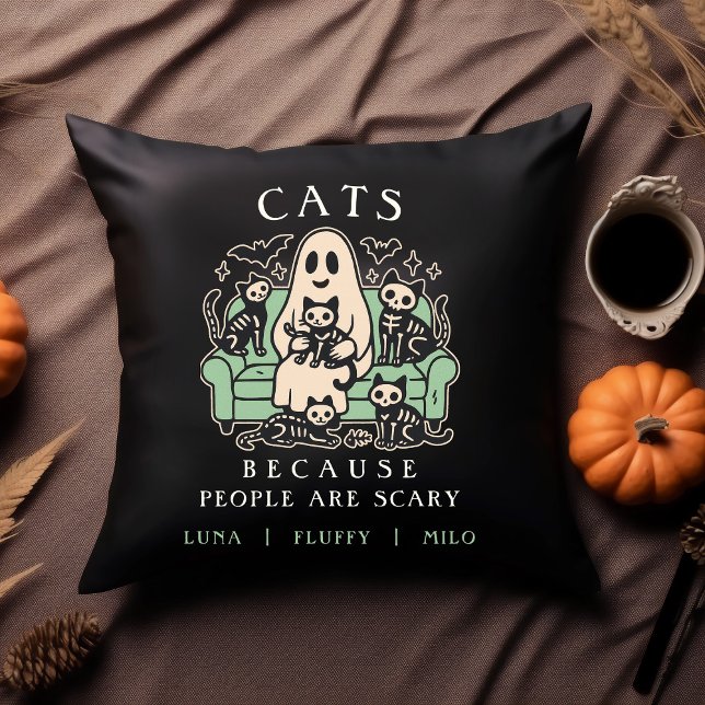 Lustiges Halloween-Katze-und-Geist-Wurfkissen Kissen (Cats Because People Are Scary Funny Throw Pillow with Cats and Ghost with custom names)