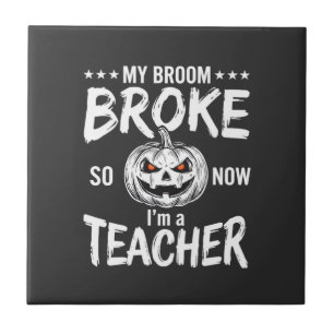 Lustiges Halloween Lehrer Besen kaputt Design Fliese