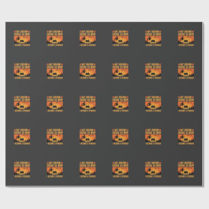 Lustiges Halloween-Lehrer-Besengin-Design (2) Geschenkpapier