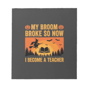 Lustiges Halloween-Lehrer-Besengin-Design (2) Notizblock