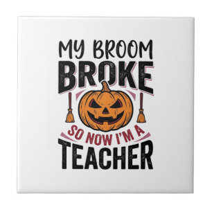 Lustiges Halloween-Lehrer-Besengin-Design_ Fliese