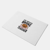 Lustiges Halloween-Lehrer-Besengin-Design_ Fußmatte (Schrägansicht)