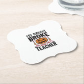 Lustiges Halloween-Lehrer-Besengin-Design_ Untersetzer (angewinkelt)